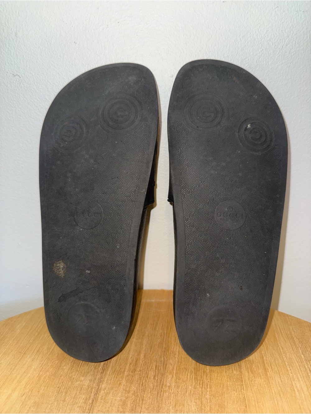 Gucci Black Embossed Logo Rubber Slide Sandals - Picture 3 of 4